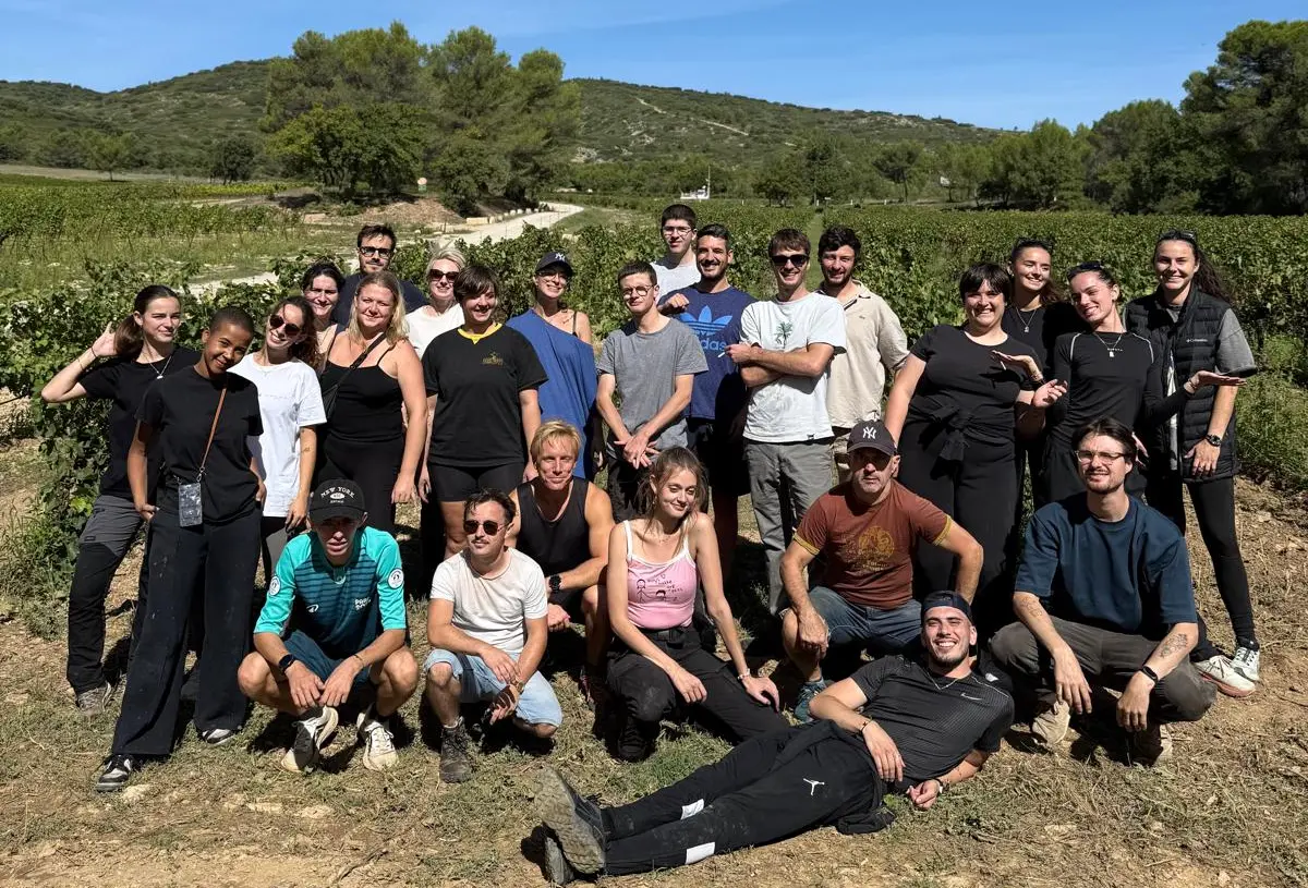Photo de groupe étudiants conseiller commercial vins et spiritueux IFCO Marseille